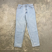 Load image into Gallery viewer, Levi&#39;s Light Wash Denim
