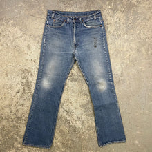 Load image into Gallery viewer, Vintage Levis Bootcut Denim

