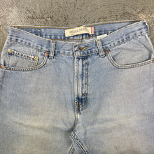 Load image into Gallery viewer, Vintage Levis 505 Denim Jeans
