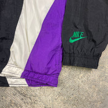 Load image into Gallery viewer, Vintage Nike Windbreaker
